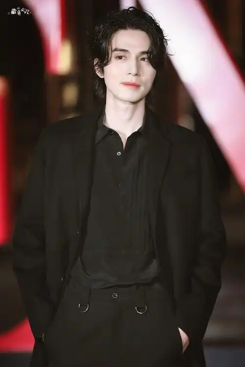 李栋旭壁纸,拿图点赞鸭