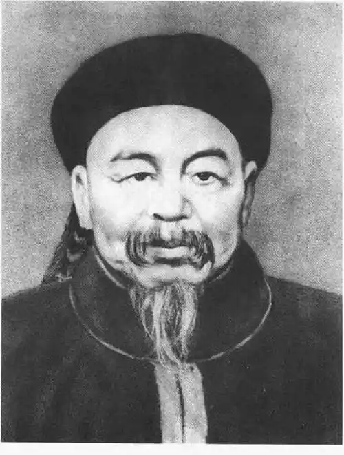 清廷任命左宗棠收复新疆,接到谕旨后不久,他让人准备