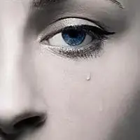 求几 动漫女生半边脸流眼泪的图片抖音红衣和尚流泪半边脸的图片 能