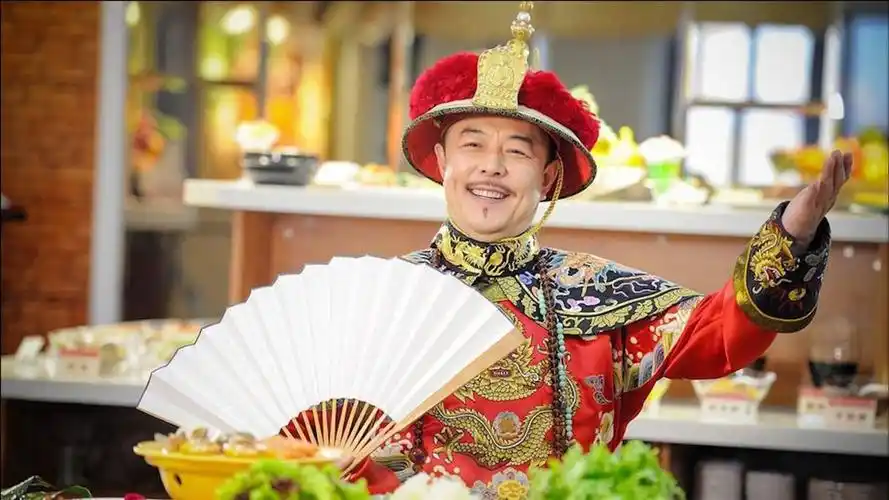 皇阿玛张铁林年轻时后宫佳丽三千63岁与刘玉婉相互作伴