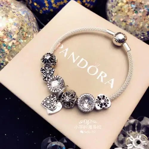 小宇的潘多拉·新款编织银手链,一整串素色搭配闪亮的心,复古感十足.