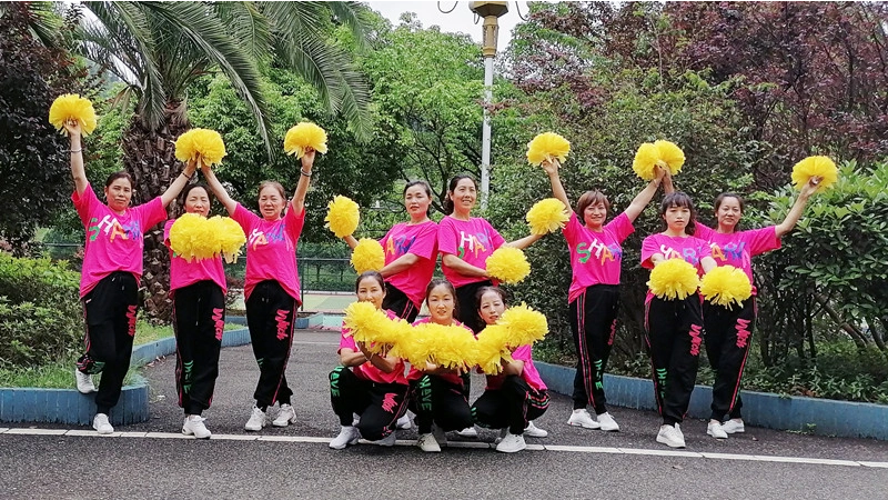 《中国最精彩》12人变队型花球舞简单附全部动作教学