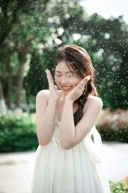 矿泉水瓶也能拍出人生照片!  #拍照##拍照姿势