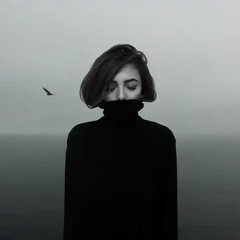 黑白女头侧脸,黑白头像图片