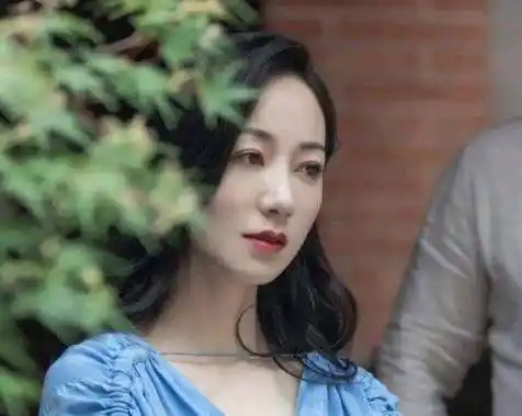 韩雪隐婚老公,实力实在太强大了,他老公是谁呢?_万山_生活_背景