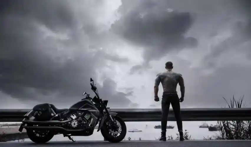 看完照片,摩友们立马表示更酸了,咆哮着:兄弟别怕,我的摩托车后座也还