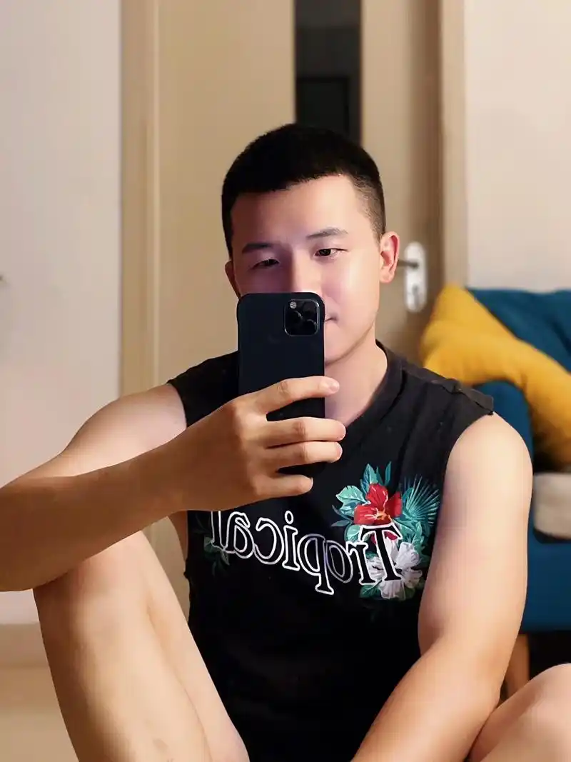 一定要小狼狗吗?小奶狗也很好啊.#可狼可奶 #憨憨男孩 #你 - 抖音