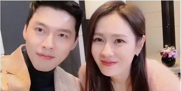 玄彬,孙艺珍被网友偶遇日本甜蜜约会,幸福对视如热恋情侣_一家_照片