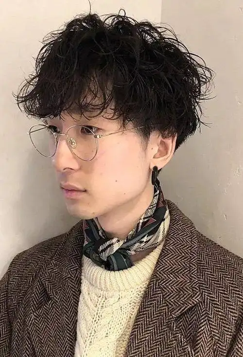 男生冬季最适合的卷发 剃剪最为帅气的短发造型