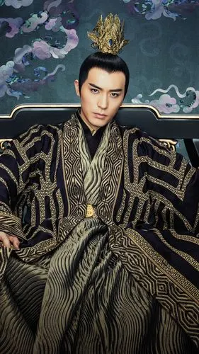 《且听凤鸣》和《斛珠夫人》都可以看到古装装扮的徐开骋.