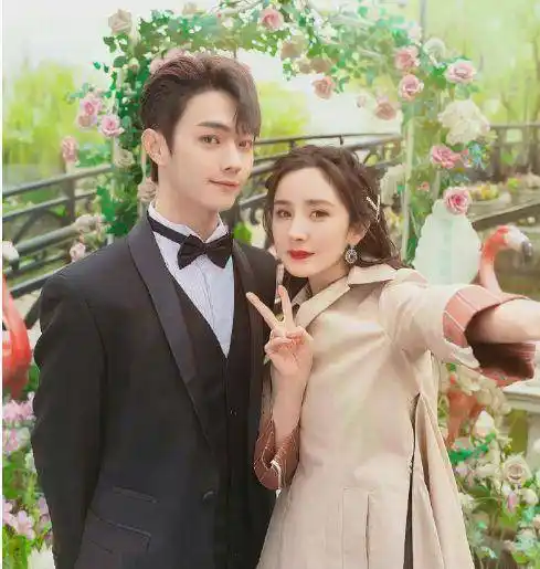 相比许凯,王星越这个名字大家都不太熟悉,其实他曾出演过《玉楼春》