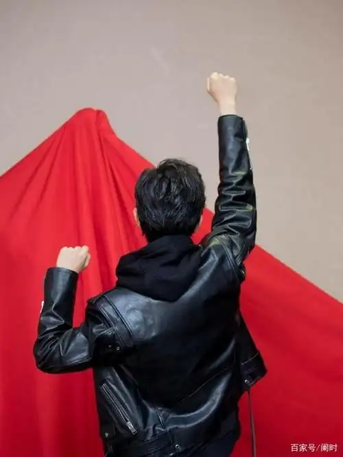 肖战背影合集:就大步地往前走!别回头!