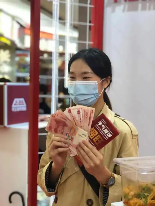 飞旺联名快闪店🤩现金➕辣条礼🎁拿到手软