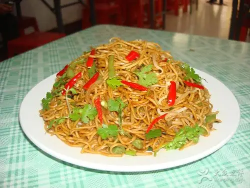 炒卤面      qinyifang上传于2013-12-05 15:18:47