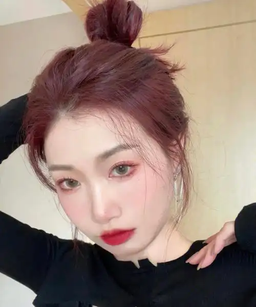 一定要染一次红色头发