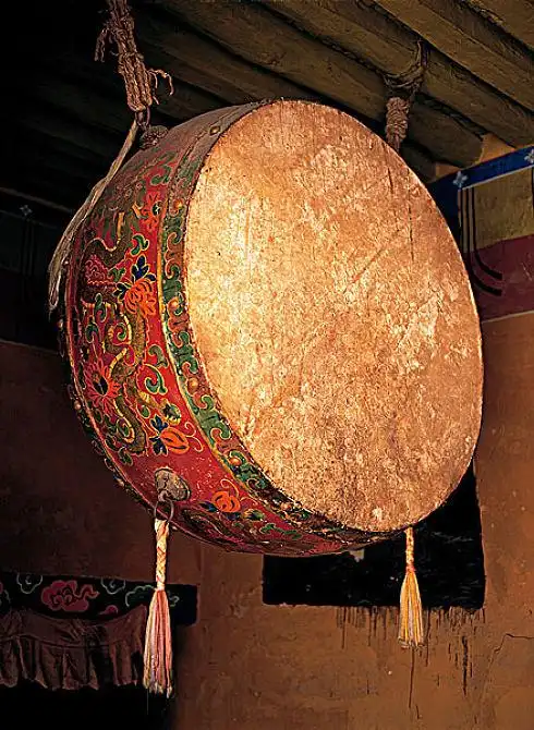 西藏布达拉宫人皮鼓