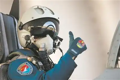 空军航空兵某旅组织新飞行员换装训练