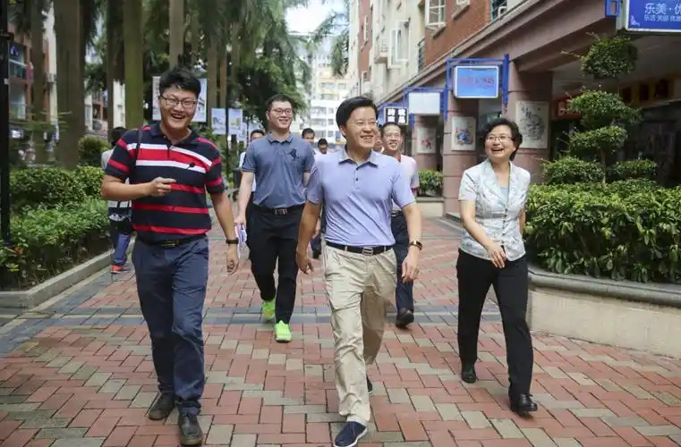 【坂田街道】李卓文常委行走坂田检查指导文明城市创建工作