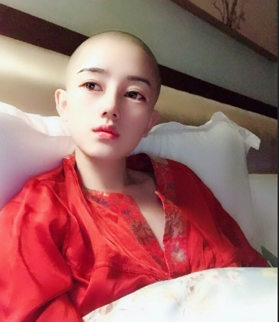 最美"小尼姑",给你不一样的感受,网友:这是我见过最美的女光头
