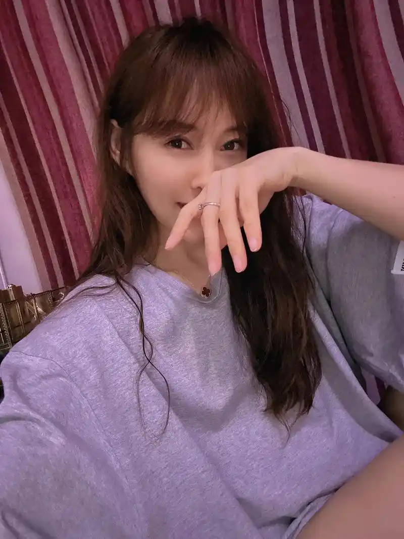 今日不撸铁 发素颜照 健身照 工作照 #撸铁女孩 #爱健身的 - 抖音