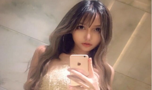 罗米娜作为斗鱼的王牌主播在斗鱼已经奋斗了三年了,从刚入行呆萌呆萌