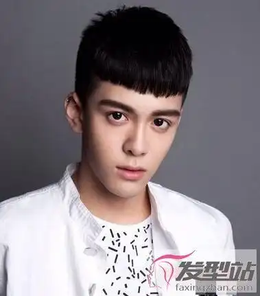 男生齐刘海无鬓角发型既耍得了帅又卖得了萌