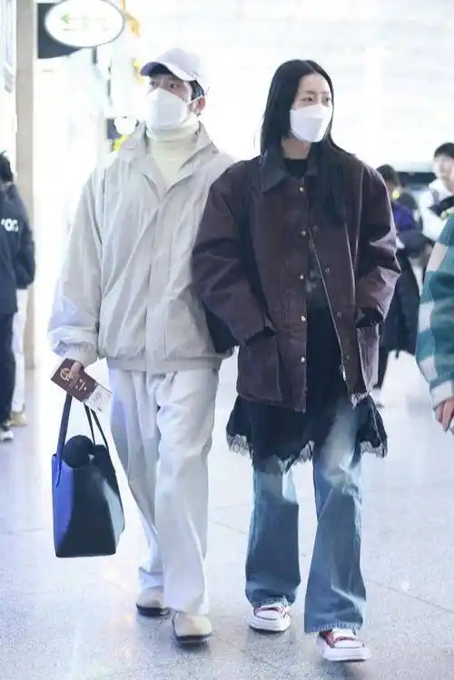 刘雯井柏然首次大方合体,机场亲昵依偎秀恩爱!_网友_永州_恋情