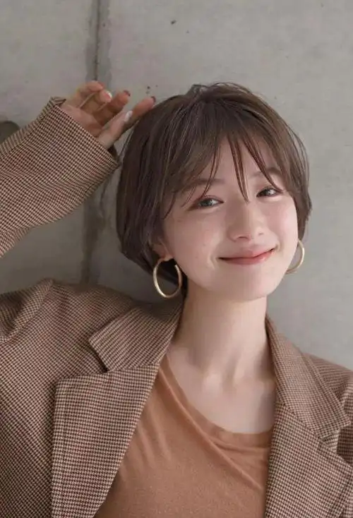 日系bob头耍出女生可爱度 亮眼有气场的女生短发打造_发型造型_宝妈