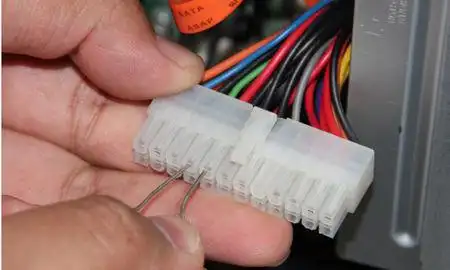 如图所示,这个就是短接机箱电源