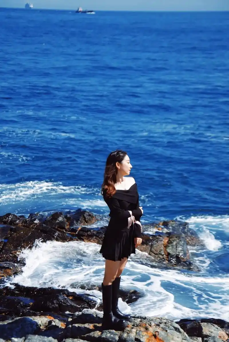 拍照动作越大照片越好看! 去海边玩啦 每 - 抖音