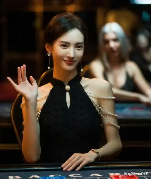 出道似"整容"!这6位明星出道前后对比简直判若两人,完全认不出