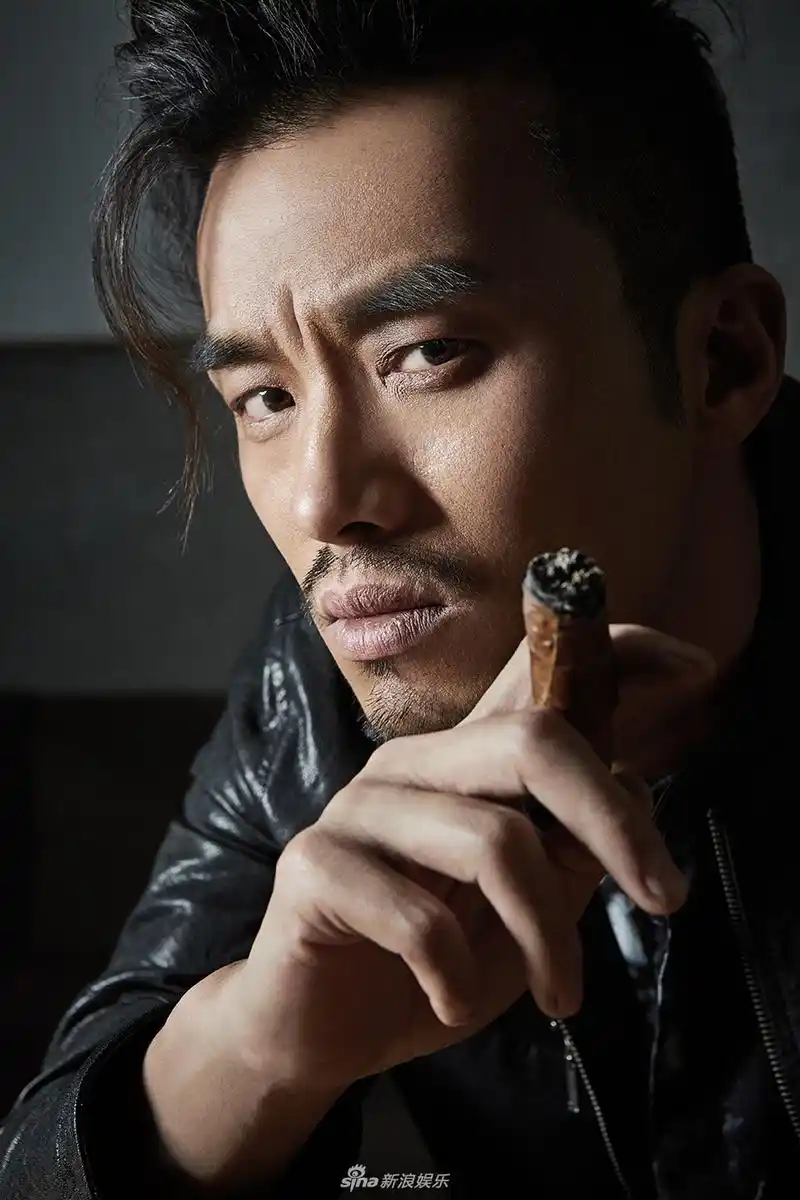 武强"光速反派"写真曝光 硬汉霸气外露