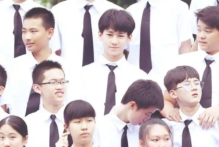 内娱爱豆03年独苗张真源74欢迎成为真知棒