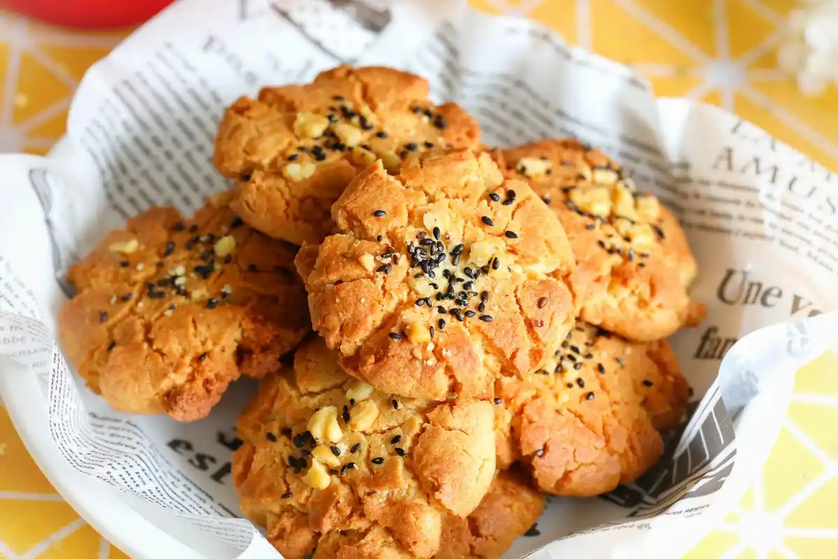 原创 中式甜品核桃酥,在家也能一次成功,香甜酥脆,轻轻一碰就掉渣