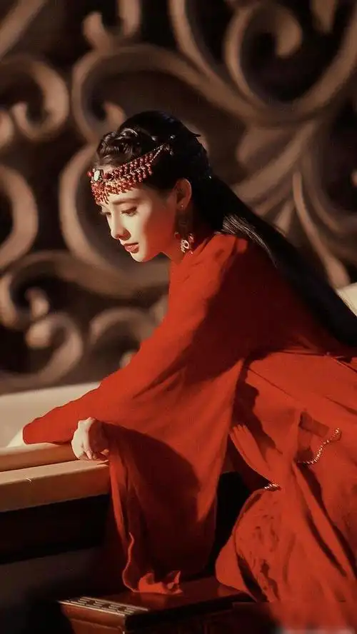 东宫小枫彭小苒红衣造型欣赏每一张都是盛世美颜啊