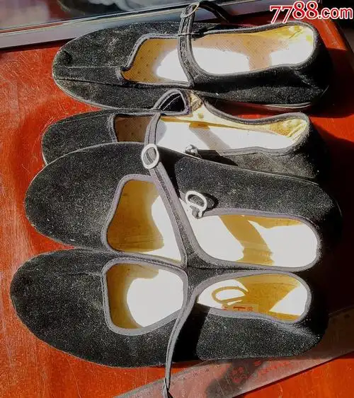 老北京布鞋两双