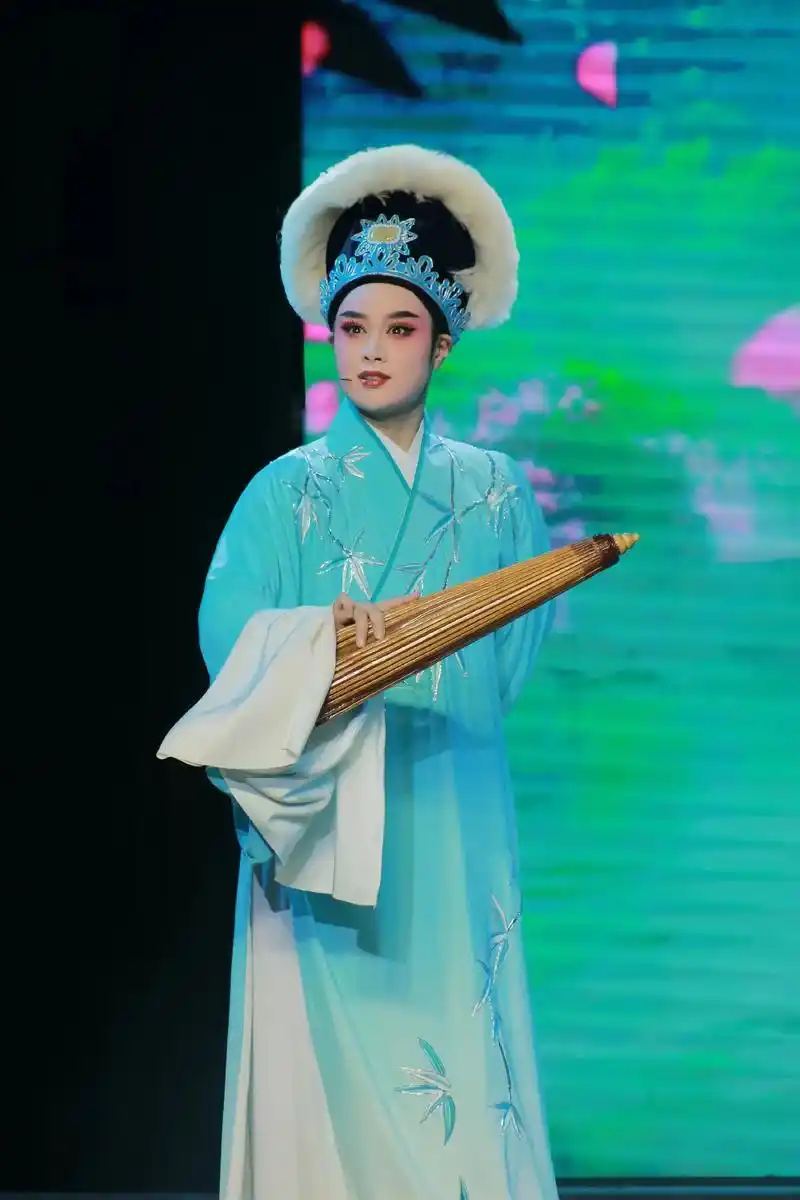 《白蛇传》部分剧照.#越剧 #桔香越剧团 #叶露丹  美美哒 - 抖音