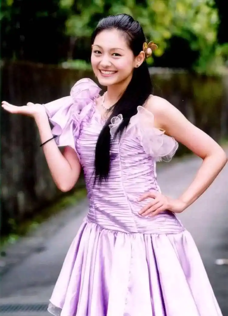 大家都知道大s曾经演过杉菜一角,当时还是满满的胶原蛋白,一脸青春