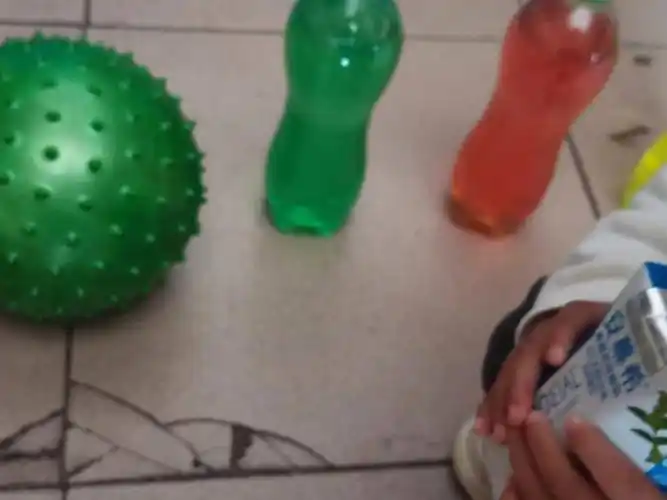 首先准备道具:n个矿泉水瓶,小球矿泉水瓶装满水矿泉水瓶可是非常常见