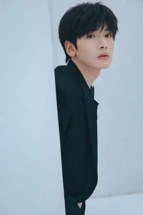 翟潇闻网络视听年度盛典造型图释出