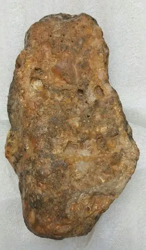 月球角砾岩陨石 写美篇所谓角砾岩陨石,是在行星撞击月球时一些岩石