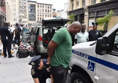 抓!抓!别拿美国当某宝,警方突击华埠"假货一条街",多人被逮捕