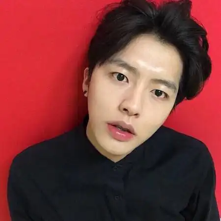 找这个头像的男头部分,急!感谢!