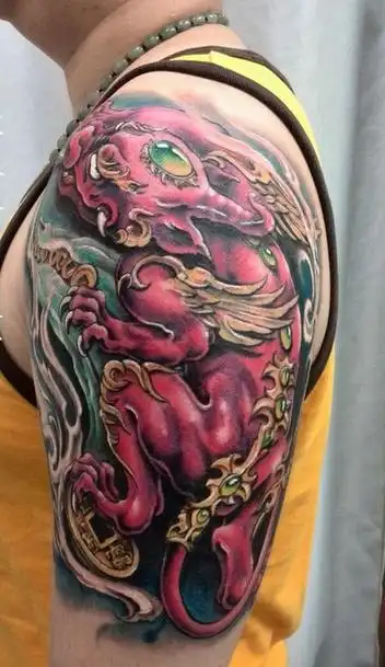 手臂帅气的貔貅纹身图案