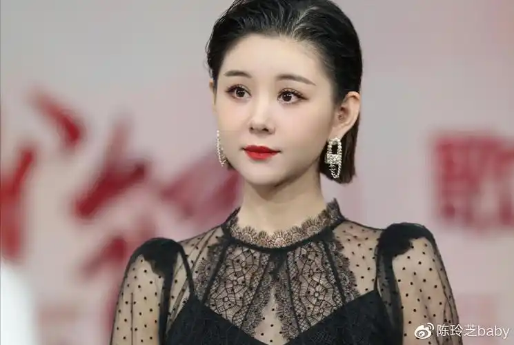 《百炼成钢》李小萌千里追夫,演绎革命爱情,戏外与王雷神仙夫妻