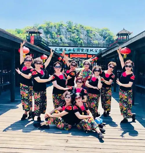 2018年7月18日由舞蹈队姐妹十一人参加,游玩苏州三山岛三日游