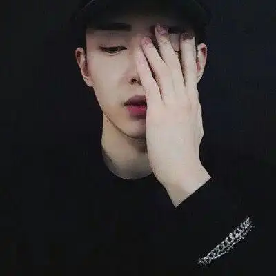 手捂脸害羞男人头像