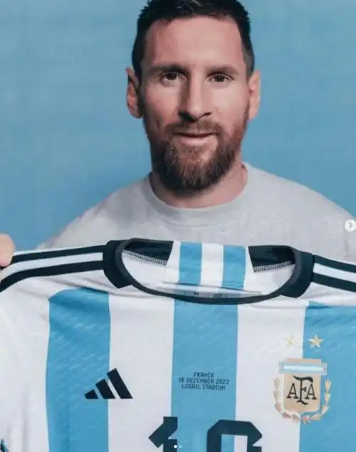 梅西卡塔尔世界杯球衣将被拍卖 估价超千万美元1