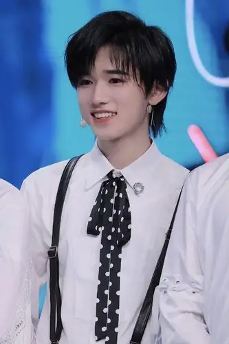 宋亚轩2021年外务及部分物料造型汇总60不定时更新60宋亚轩颜值