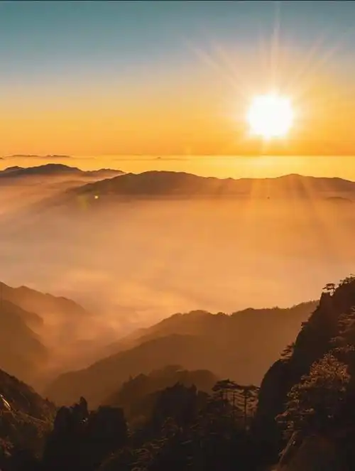 云卷云舒~太原·崛围山崛围山的美远不止秋天与红叶,旭日东升更是稀疏